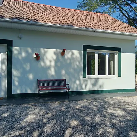 Le Clos Des Papillons Feriehus Carly